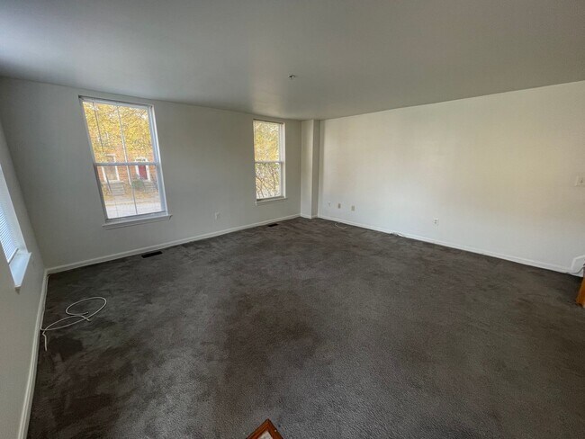 Foto del edificio - Gorgeous 3 Bedrooms, 2.5 bath Semi-detache...