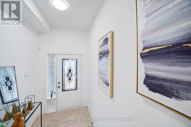 Building Photo - 505 Rossland Rd E