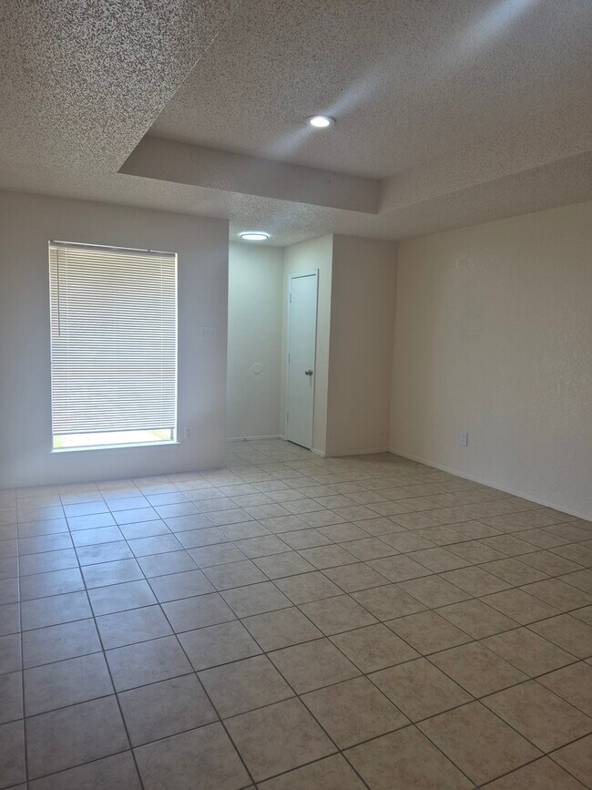 Foto del edificio - 3712 Hulen Park Cir
