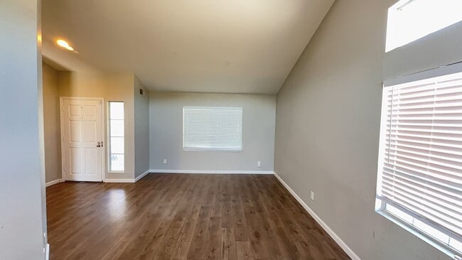 Building Photo - 28870 Somme Ct