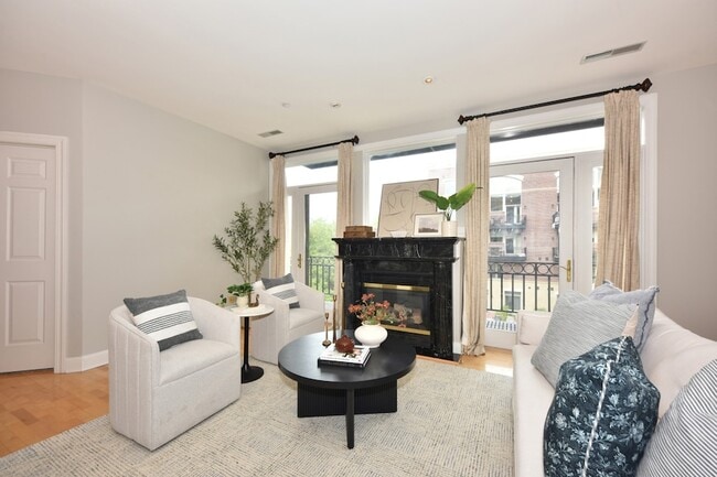 Building Photo - 1515 N Van Buren St