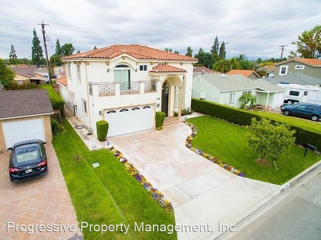 Foto del edificio - 4 br, 3 bath House - 8719 Elmont Ave.