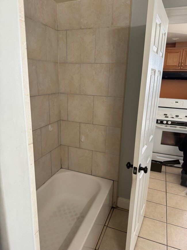 Building Photo - 723 S 30th St