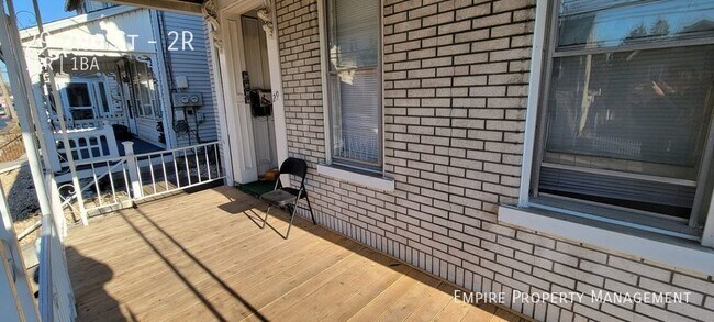 Building Photo - 2nd Floor: 1 Bedroom / 1 Bathroom Apartmen...