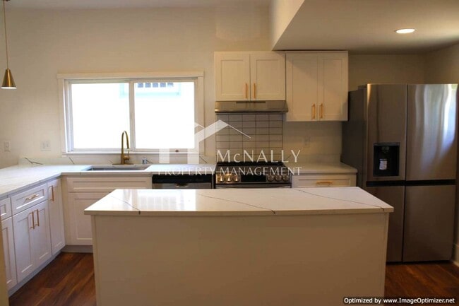 Building Photo - Newly Remodeled 3 Bedroom 2 Bathroom Home ...