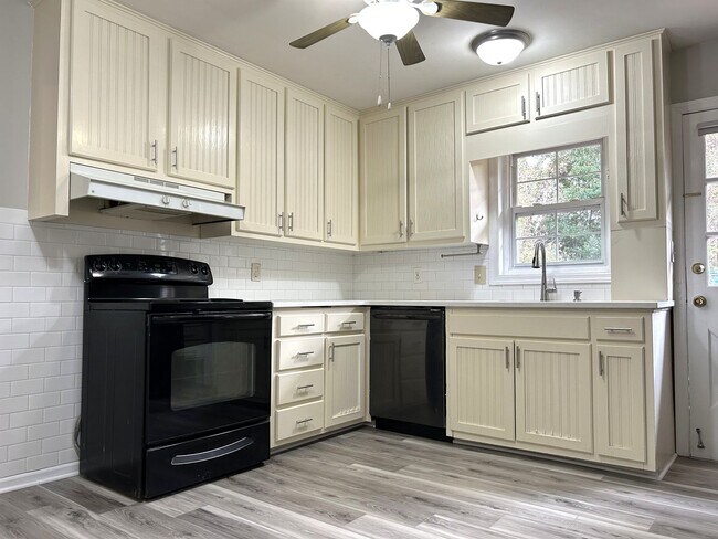 Building Photo - Updated Home near Emory University