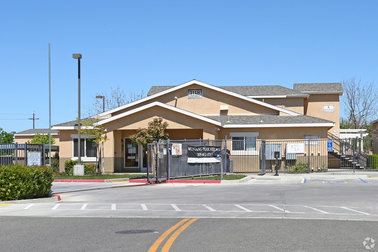 Building Photo - Mustang Peak Village
