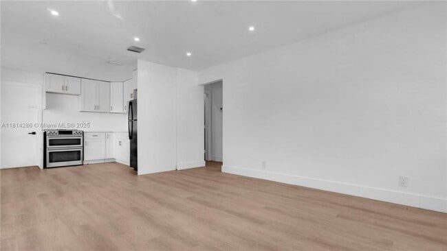 Building Photo - 2 bedroom in Hallandale FL 33009
