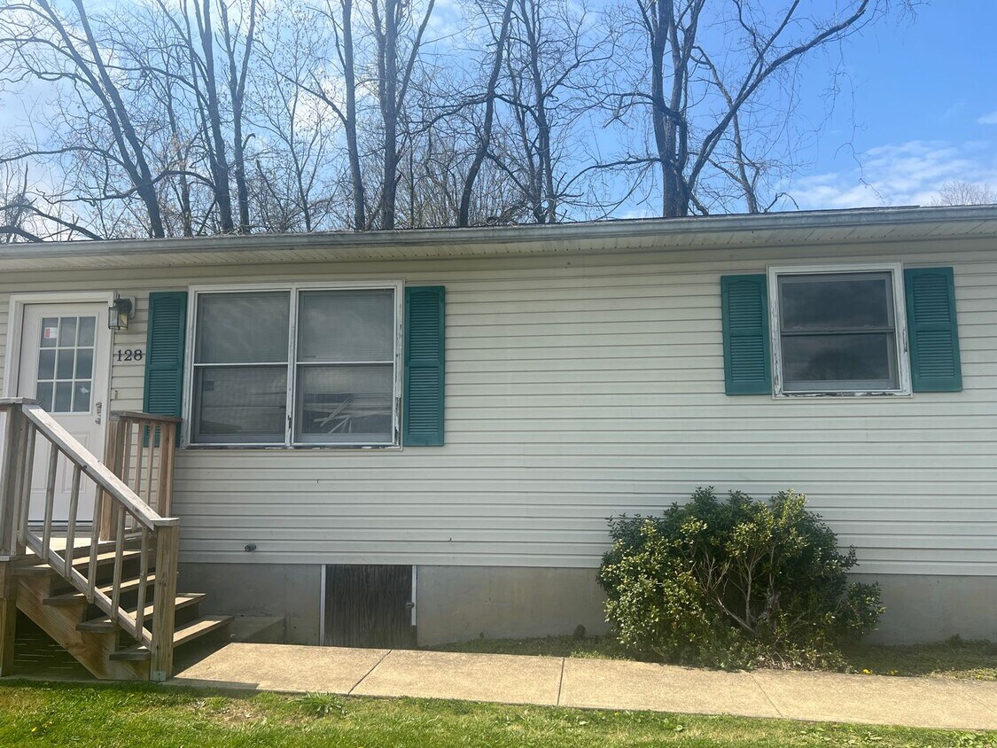 Primary Photo - Great one Level Duplex in Bristol VA