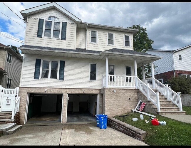 Building Photo - 711 Jewett Ave