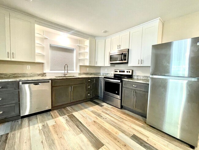 Building Photo - 2 bedroom remodel, with bonus room!