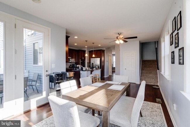 Building Photo - 7520 Calais Way