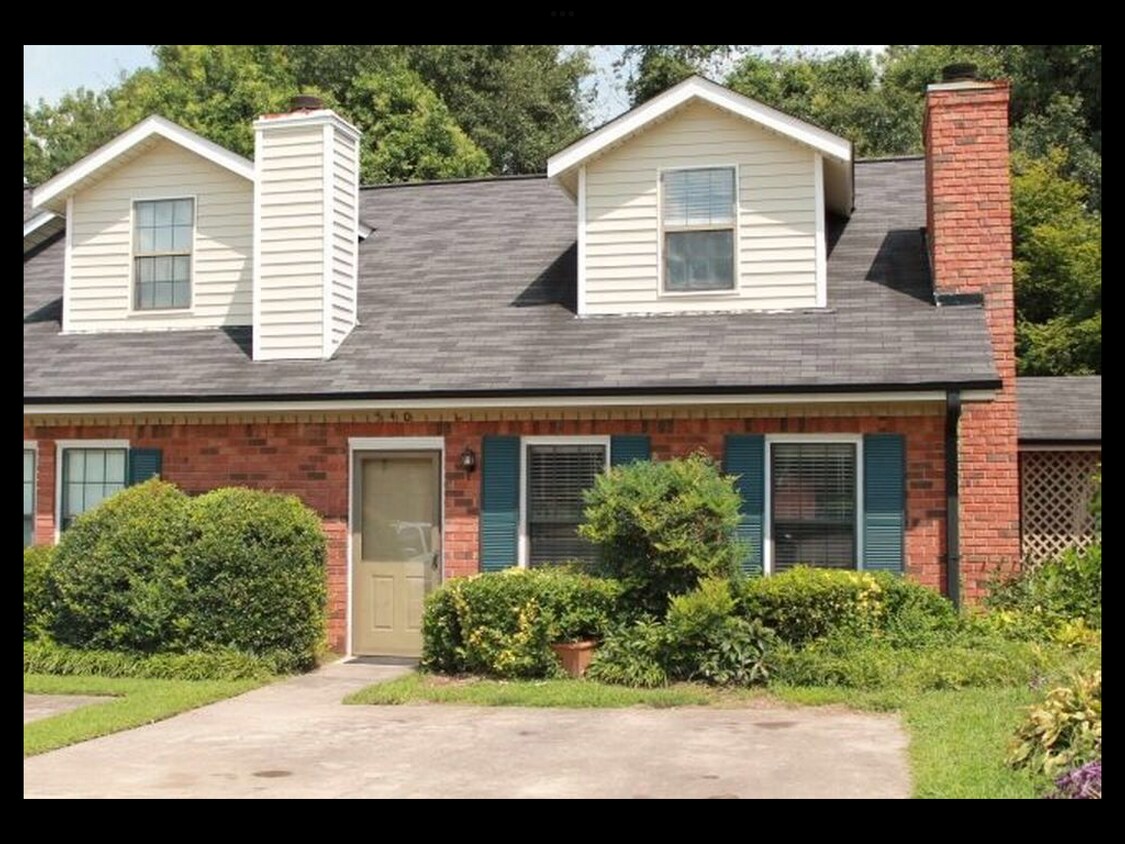 Primary Photo - 540 Huntington Road