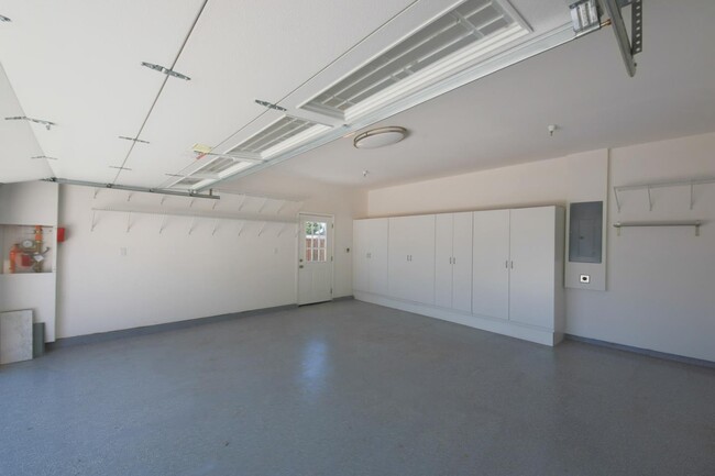 Building Photo - 40463 Eaton Ct