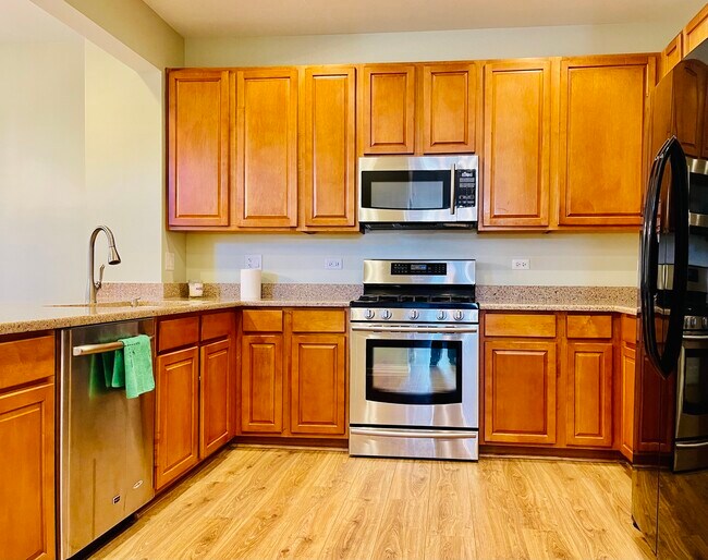 Building Photo - 120 Oak Knoll Ct