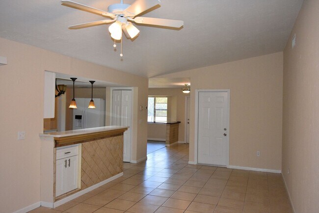 Foto del edificio - Spacious 3BR 2BA Home in Lehigh Acres  REC...