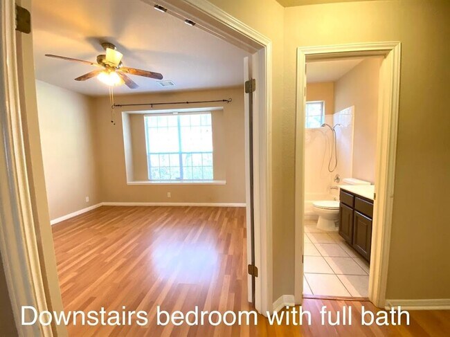 Foto del edificio - 5909 Back Bay Ln