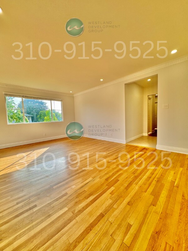 Building Photo - 3166 S Barrington Ave