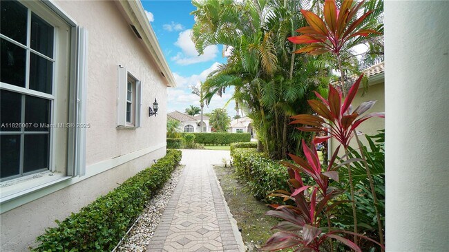Foto del edificio - 9025 Long Lake Palm Dr