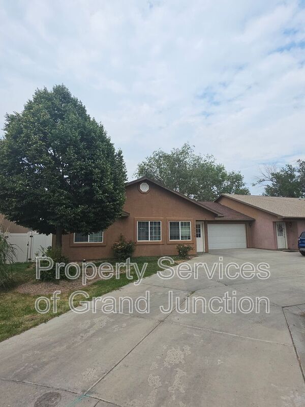 Photo - 3018 Oakwood Drive
