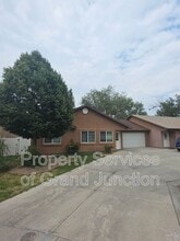 Building Photo - 3018 Oakwood Dr