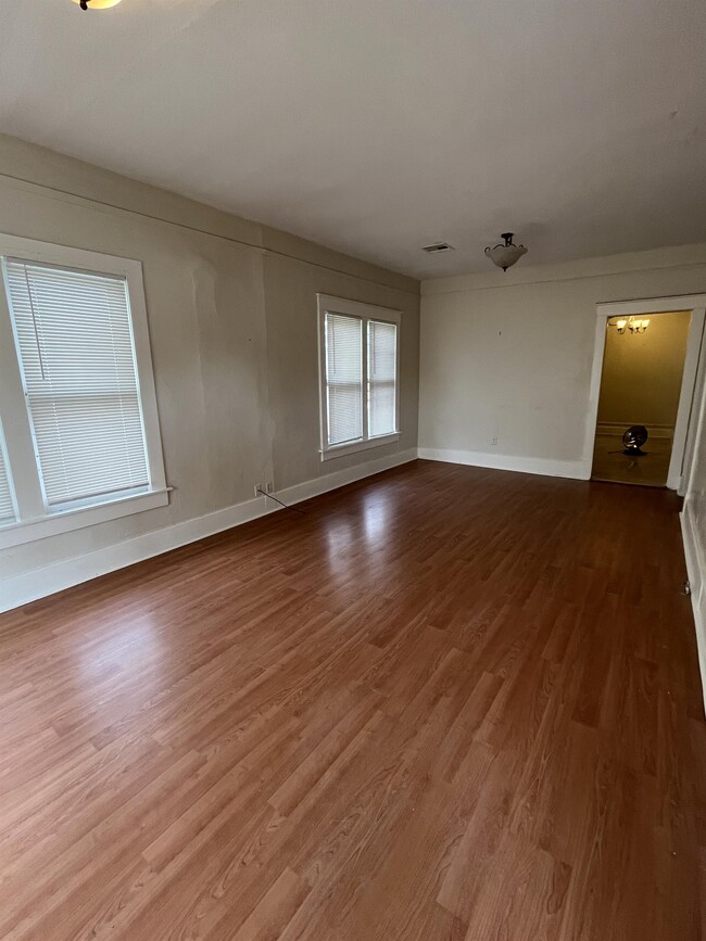Foto del edificio - 526 E 12th St