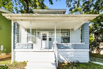Building Photo - 3823 River Park Dr