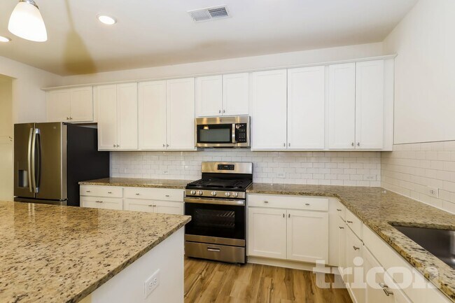 Foto del edificio - 132 Everett Sq