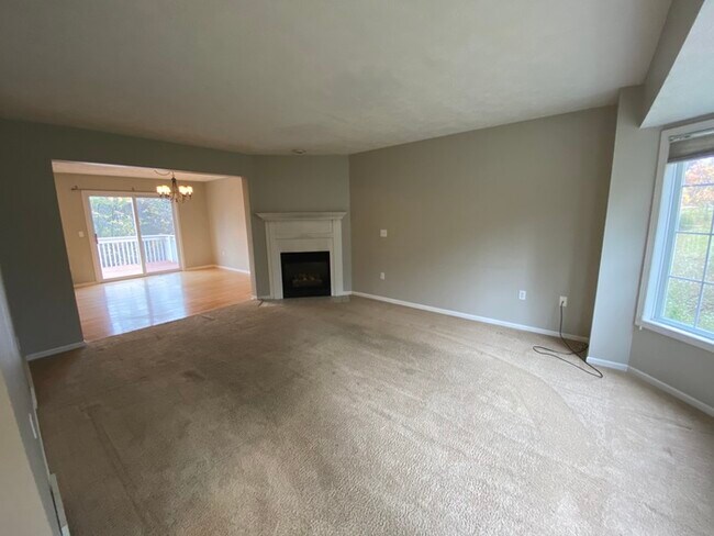 Building Photo - 4414 Knapp St NE