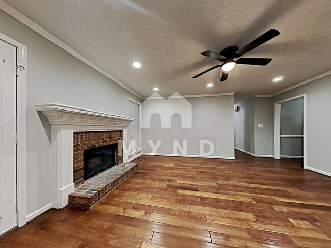 Building Photo - 5005 Sunset Cir