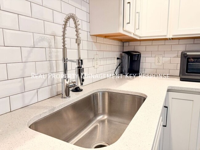 Building Photo - 1803 Broadway-#125