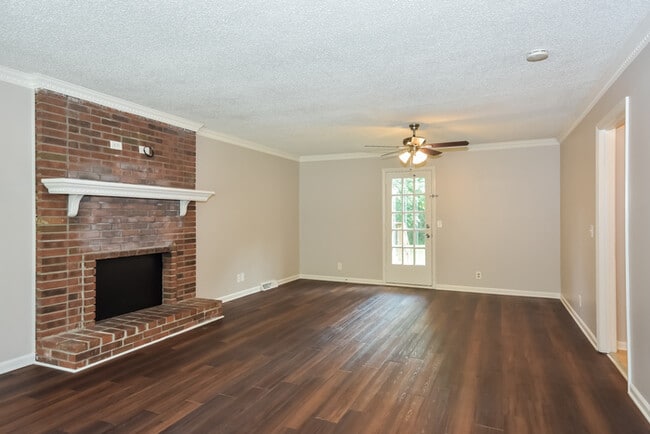 Building Photo - 265 Clearlake Dr W