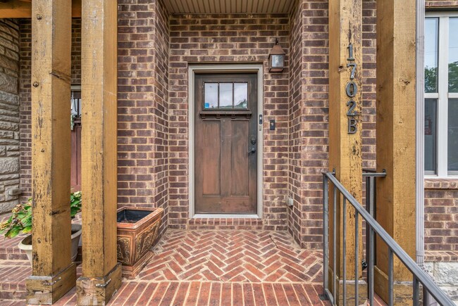 Building Photo - 1702B 15th Ave S