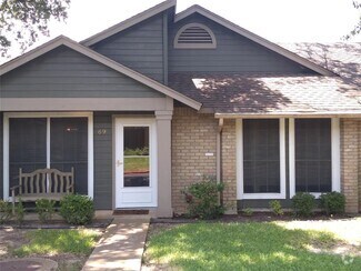 Building Photo - 1015 E Yager Ln