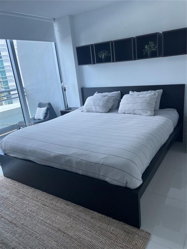 Foto del edificio - 2950 NE 188th St