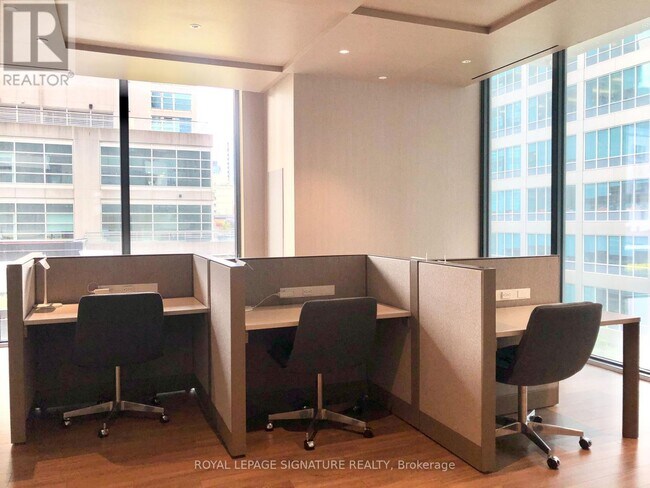 Photo du bâtiment - 25 Richmond St E