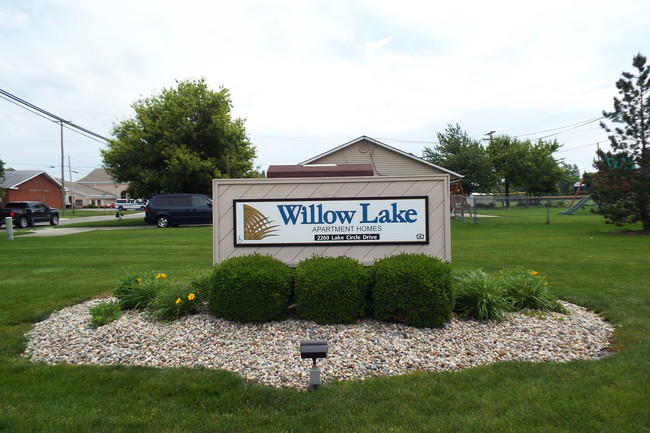 Building Photo - Willow Lake