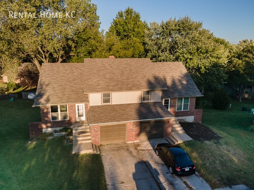 Building Photo - Stylish multi-level Duplex w/Finished Base...