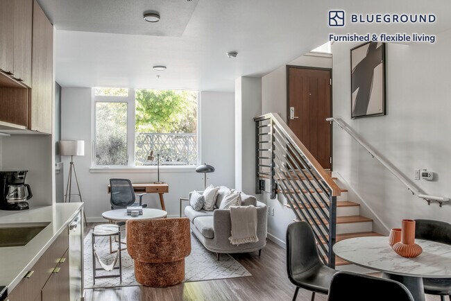 Foto del edificio - 2401 S Jackson St