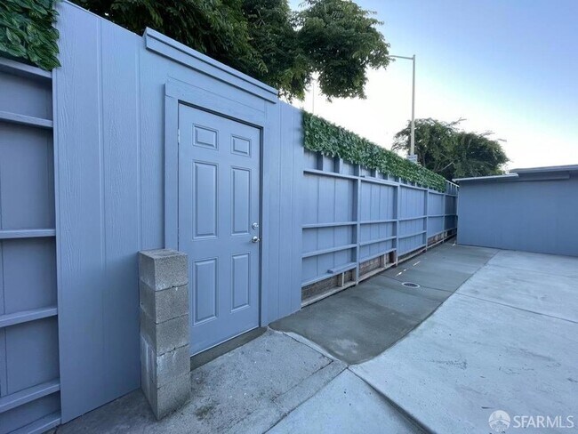 Building Photo - 766 Thornton Ave