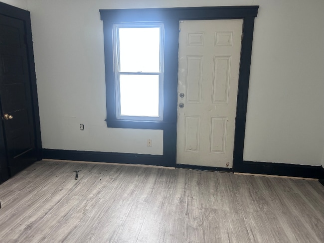 Foto del edificio - 7715 Goodman Ave