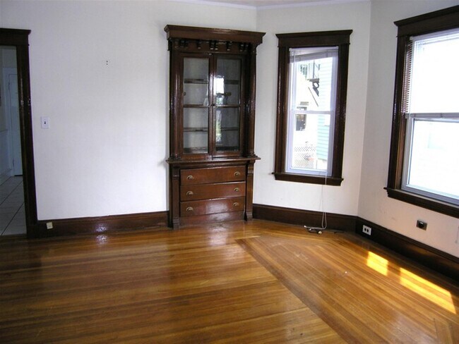 Building Photo - 183 College Ave