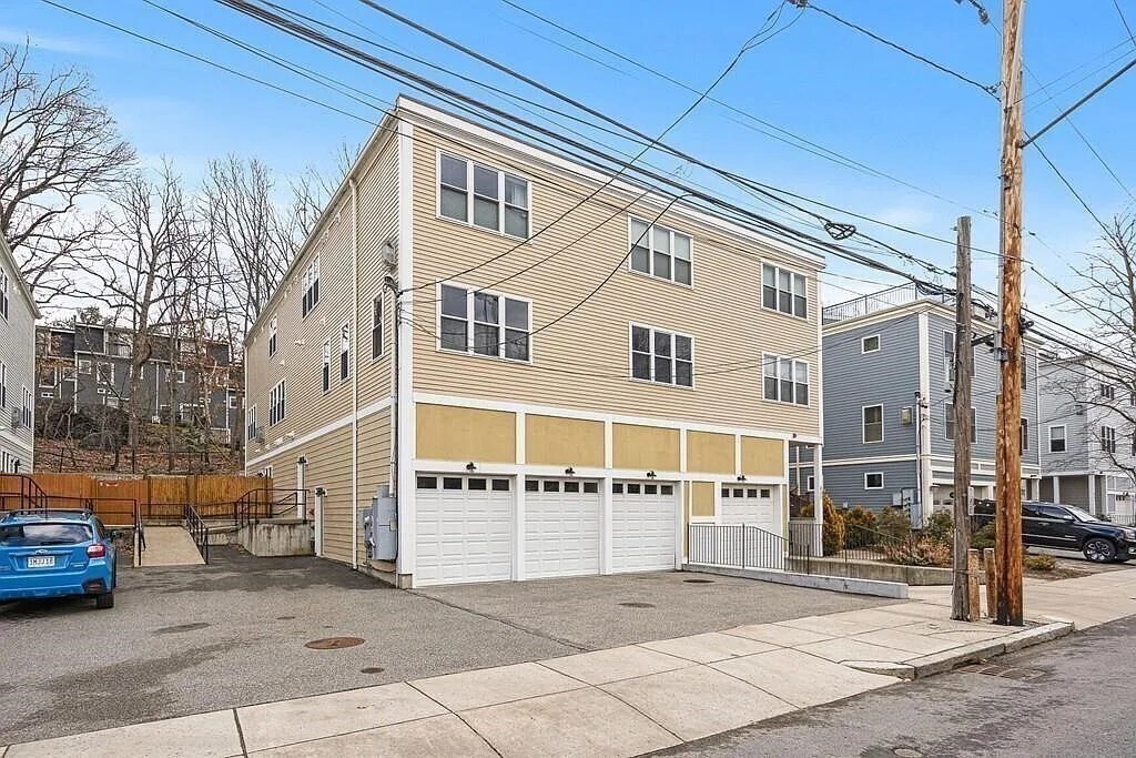 Foto principal - 855 Lagrange St