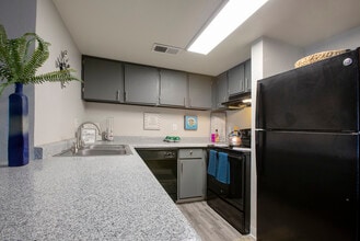 Building Photo - Villas Del Cielo