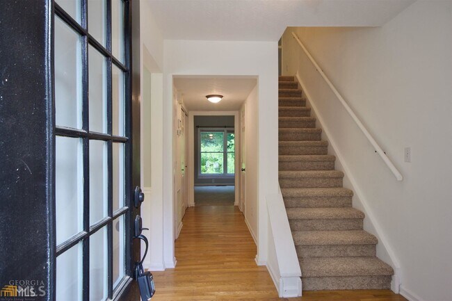 Building Photo - 210 Flat Creek Ct
