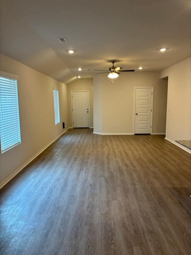 Building Photo - 2550 E Meramec St