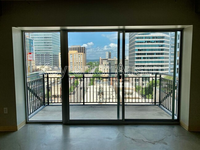 Building Photo - 800 Brazos St