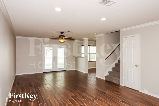 Foto del edificio - 5631 Cinnamon Lake Dr