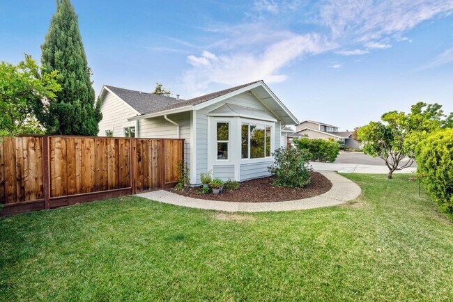 Building Photo - 350 Mainsail Ct