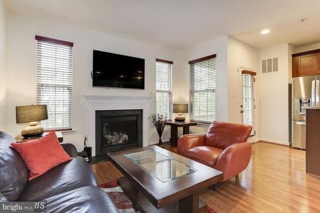 Foto del edificio - 13318 Latrobe Ln
